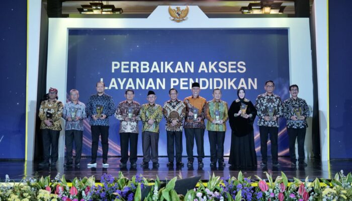 Kota Semarang Raih Apresiasi Kinerja Pemerintah Daerah Bidang Pendidikan dari Kemendagri