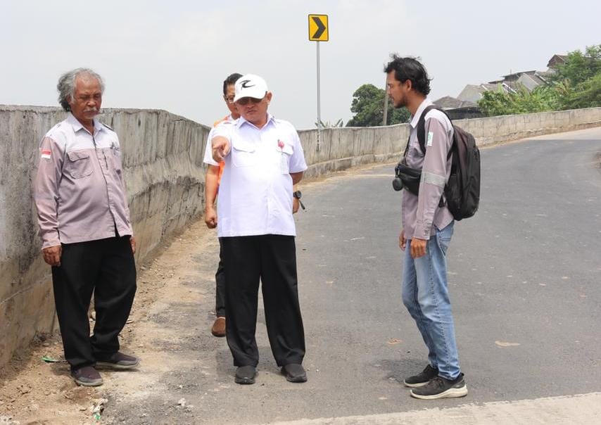 Tanjakan Kalipancur Retak Akibat Tanah Ambles, DPU Awasi Perbaikan Jalan dari CSR PT Prabu