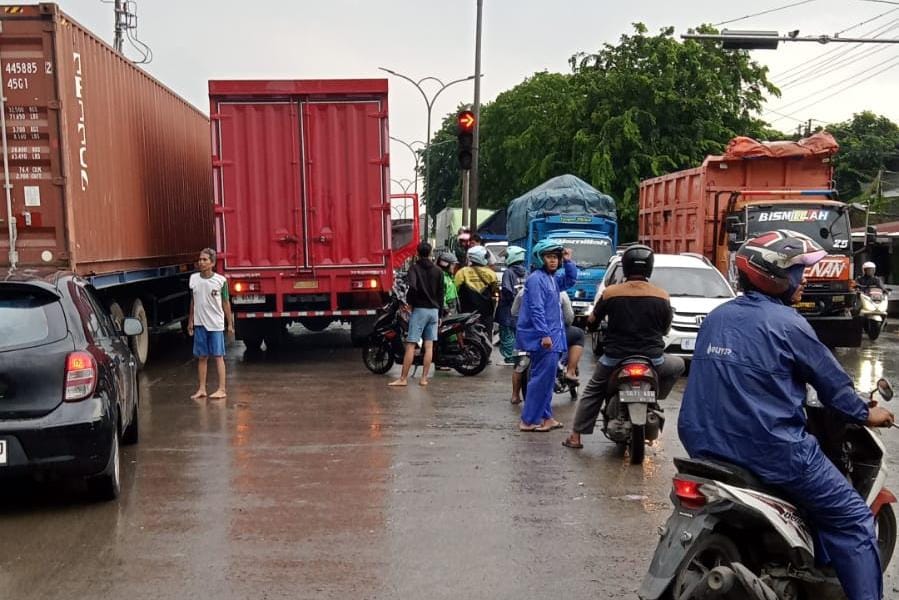 Dua Nyawa Melayang di Traffic Light KIW, Dishub Siap Tambah Rambu dan Pita Kejut