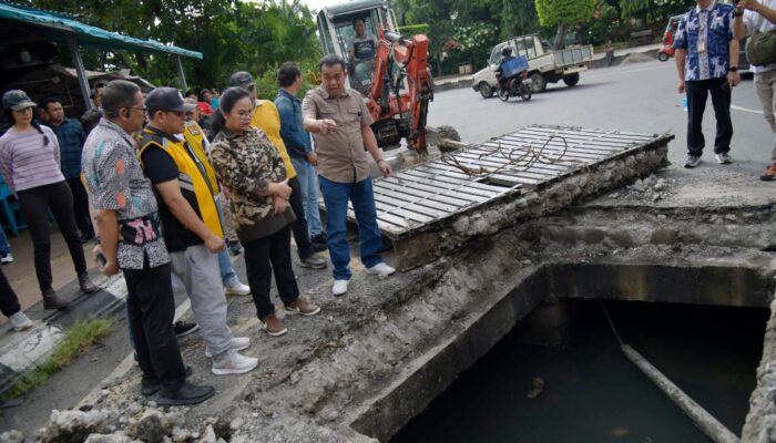 Simulasi Drainase Pakai Bola di Simpang Lima, DPU Semarang Telusuri Titik Sumbatan Air