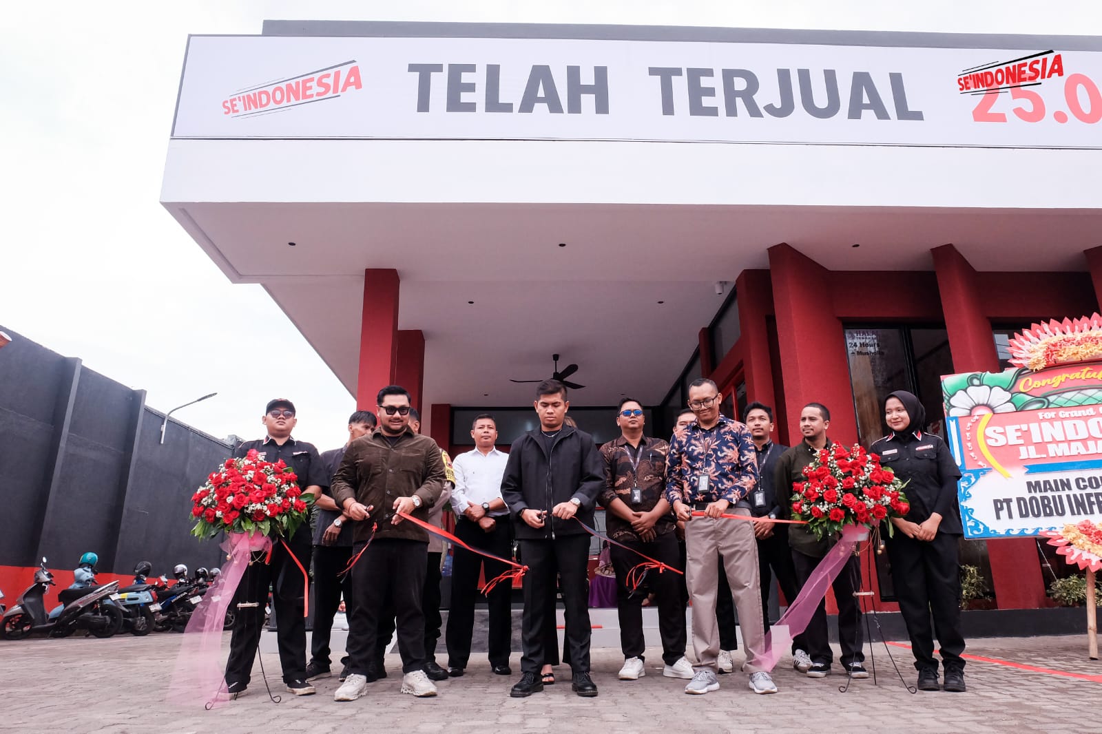 Tekstur daging pun bertahan empuk dan juicy, sementara aroma smokey khas se’i di hotplate panas justru semakin kuat dan menggugah selera.