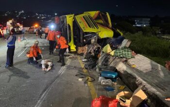Bus PO Cahaya Trans Terguling di Exit Tol Krapyak Semarang, 15 Penumpang Tewas