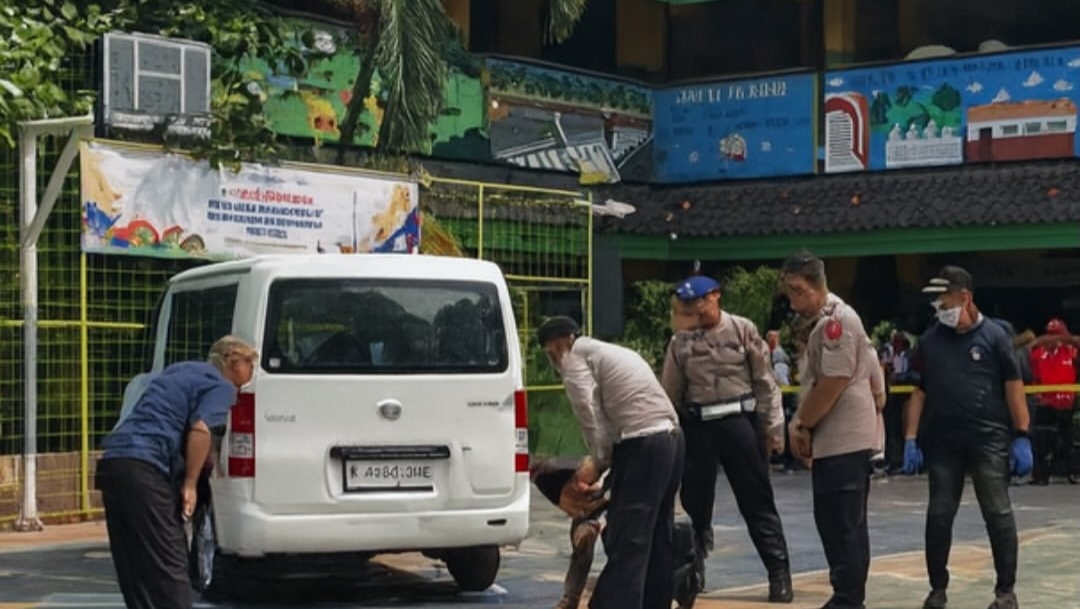 Mobil MBG tabrak siswa