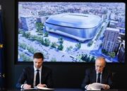 Xabi Alonso saat menandatangani kontrak sebagai manajer bersama Real Madrid