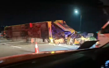 Kronologi Kecelakaan Bus Cahaya Trans di Exit Tol Krapyak Semarang: Tabrak Pembatas, Terguling