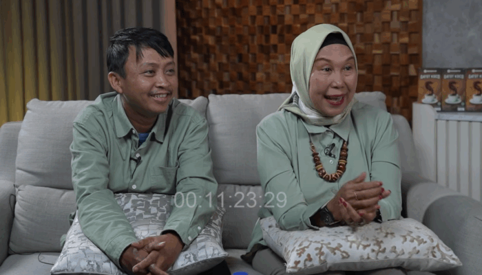 Heboh Nenek Nikahi Brondong Beda 30 Tahun: Awalnya Chat, Lama-lama Nyaman