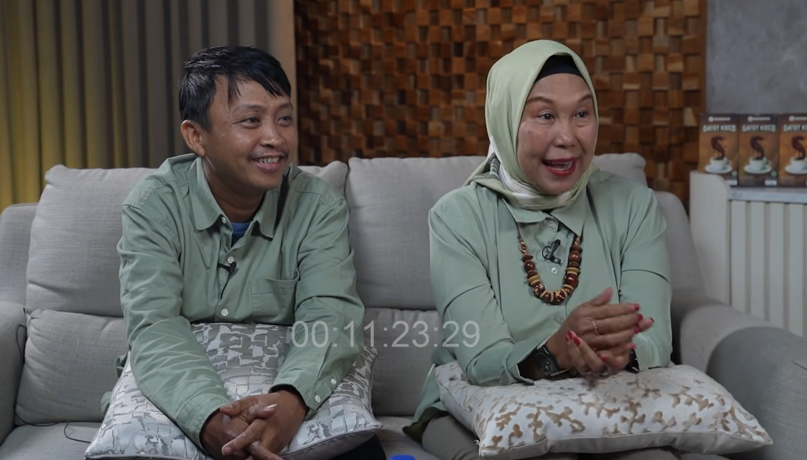 pasangan suami istri viral