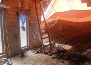 bangunan rumah warga kena longsor