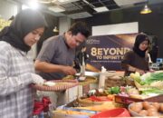 wartawan saat mengikuti lomba memasak