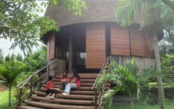 Bangunan Rumah Honai yang menjadi tempat belajar siswa SMA Kebon Dalem Semarang