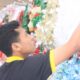 staff memasang pernak pernik blora.