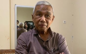 Mantan Wakil Ketua KPK periode 2011-2015, Busyro Muqoddas usai memaparkan materi dalam Sarasehan Hari Antikorupsi Sedunia 'Korupsi dan Darurat Iklim' di Gedung Balai Bahasa Semeru. Kamis, 18 Desember 2025. (Yuni Esa Anugrah/beritajateng.tv)