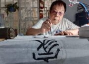 Liong Hwa Hing atau Hendri Hermawan, pelestari kaligrafi China di Kota Semarang. (Yuni Esa Anugrah/beritajateng.tv)