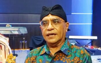 Anggota Komisi VII DPR RI, Samuel JD Wattimena saat menghadiri perayaan Natal Bersama, di Sekretariat Gereja Jemaat Kristus Indonesia (GKJI) Salatiga, Sabtu 20 Desember 2025. (Bowo Pribadi/beritajateng.tv)