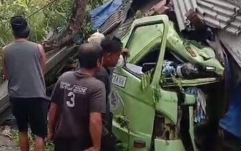 kecelakaan tunggal truk jls salatiga