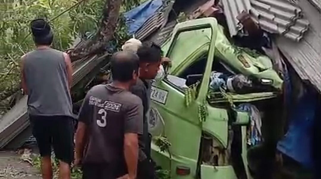 kecelakaan tunggal truk jls salatiga
