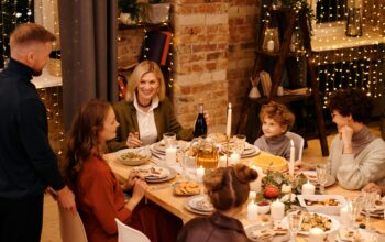 Ilustrasi kumpul keluarga saat Natal. (Pexels/Pixabay)