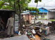 Tata Kawasan Pasar Ikan Rejomulyo, Lima PKL Berdiri di Atas Drainase Dibongkar Satpol PP