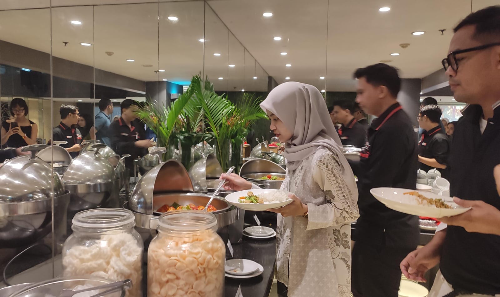 All U Can Eat Murah saat Jam Makan Siang? Coba MAKSIRAM Rp49.900 di Hotel @Hom Simpang Lima