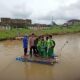 Dua Pekan Akses Putus Akibat Jembatan Roboh, Warga Mangkang Wetan Bertaruh Nyali Seberangi Sungai