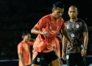 Gambar salah satu pemain Kendal Tornado FC tengah melakukan latihan