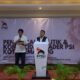 Ketua DPW PSI Jawa Tengah, Antonius Yogo Prabowo (kiri) saat membacakan SK pengurus baru bersama Ketua DPD PSI Kota Semarang, Bangkit Mahanantiyo (kanan). Minggu, 11 Januari 2026. (Yuni Esa Anugrah/beritajateng.tv)
