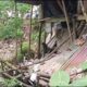 Kondisi Rumah Suparlan, Warga Mlangsen, Blora terancam longsor. (Heri/beritajateng.tv)
