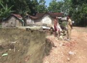 Longsor Ancam Permukiman di Blora, Warga Ini Bertahan Meski Dapur Rumah Sudah Terdampak