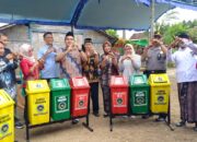 Edukasi Hidup Bersih, Dapur SPPG di Blora Bagikan CSR Tempat Sampah