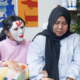 N (kiri) dan ibunya, Caca, dalam sesi podcast Denny Sumargo. (YouTube/Denny Sumargo)