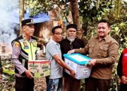 Rumah Warga di Kabupaten Semarang Roboh Diterjang Angin Ribut, PMI Banyubiru Salurkan Bantuan