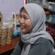 Profitana, penjual kue di Blora, Jawa Tengah. (Heri/beritajateng.tv)