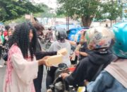 Unik! Kuntilanak dan Genderuwo Bagi-bagi 400 Takjil di Semarang