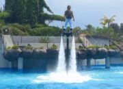 Libur Lebaran di Dusun Semilir, Atraksi Ekstrem Akrobatik Air Flyboard Show Pukau Wisatawan