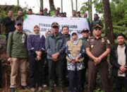 Perhutani KPH Kedu Utara Dorong Petani Sikunang Tanam Kopi untuk Cegah Erosi Dieng