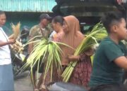 Penjual Janur di Blora Diserbu Emak-emak Jelang Lebaran Ketupat, Omzet Naik 40 Persen