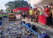 Jaga Kondusivitas Jelang Lebaran, Polres Semarang Musnahkan 2.414 Botol Miras Hasil Operasi Pekat