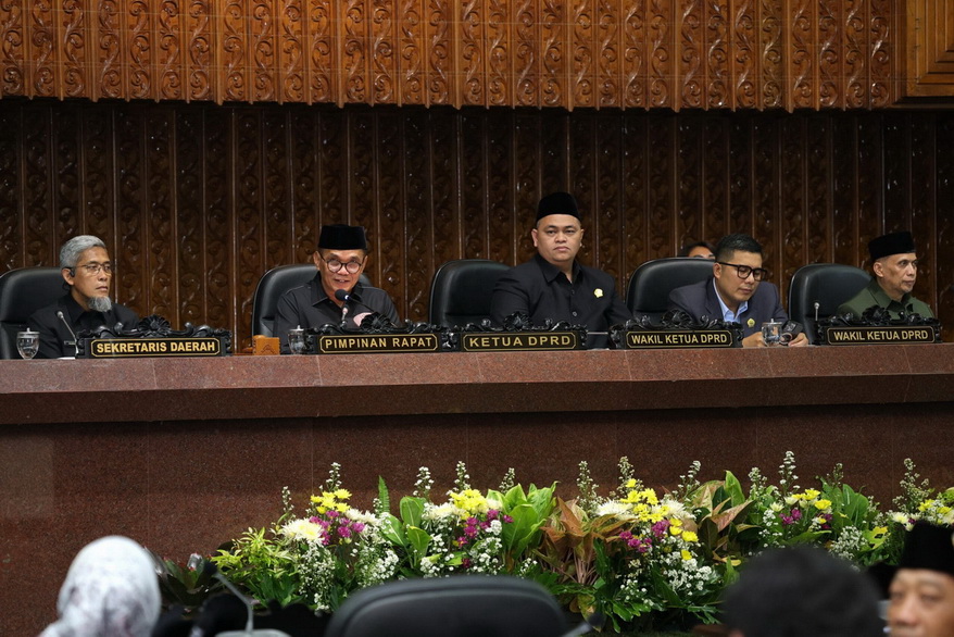 Ketua DPRD Jateng Sumanto