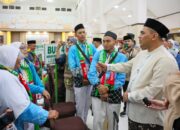 Taj Yasin Lepas Kloter Pertama Haji 2026 dari Embarkasi Solo, Jateng Berangkatkan 34.122 Jemaah