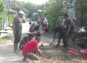 Jalan Kerap Tergenang Air Saat Musim Hujan, Warga Mlangsen Blora Swadaya Perbaiki-Bongkar Paving