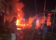 Kebakaran Ratusan Kios dan Ruko Pasar Kanjengan, Seluruh Tim Damkar Semarang Dikerahkan Padamkan Api