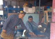 Peringati Hari Kartini, Pedagang Pasar Pon Ambarawa Kompak Kenakan Surjan hingga Kebaya