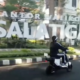 Salah satu ASN menggunakan sepeda listrik di Kantor Walikota Salatiga. (Bowo Pribadi/beritajateng.tv)