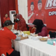 Suasana saat kegiatan Dapur Marhaen, yakni kegiatan pembagian makanan sehat gratis kepada warga, Kabupaten Semarang. (Bowo Pribadi/beritajateng.tv)