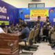 Ketua Umum HMI Unissula, Aldi Maulana (baju kotak-kotak) saat melapor di SPKT Polda Jateng. Rabu, 1 April 2026. (Yuni Esa Anugrah/beritajateng.tv)