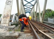 Setiap Hari Susuri Rel, 118 Petugas KAI Daop 4 Semarang Pastikan Jalur Kereta Aman