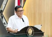 FISIP Undip Gelar Bedah Buku, Mohammad Saleh Tekankan Pentingnya Menjembatani Teori dan Praktik Politik