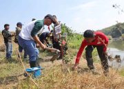 Semangat Bulan Bung Karno, Sumanto Ajak Warga Tanam Pohon Lewat Gerakan Merawat Pertiwi di Dayu