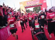 Kasih Sayang Gubernur Jateng Sepanjang Jalan, Luthfi Ajak Abang Lari Bareng Soekarno Run 2026 di Kursi Roda