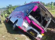 Kecelakaan Bus Wisata Masuk Parit di Tol Semarang-Solo KM 454, Dua Penumpang Tewas